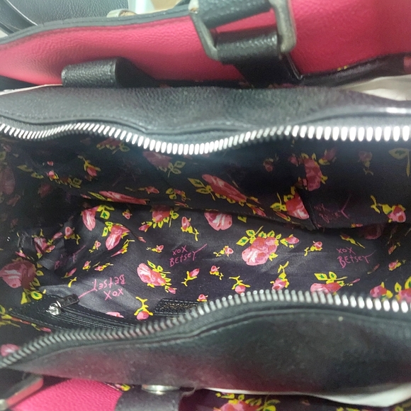 Women's Betsey Johnson XOXO Bow Tote Handbag Satchel  multi  compartments Black - Picture 5 of 10